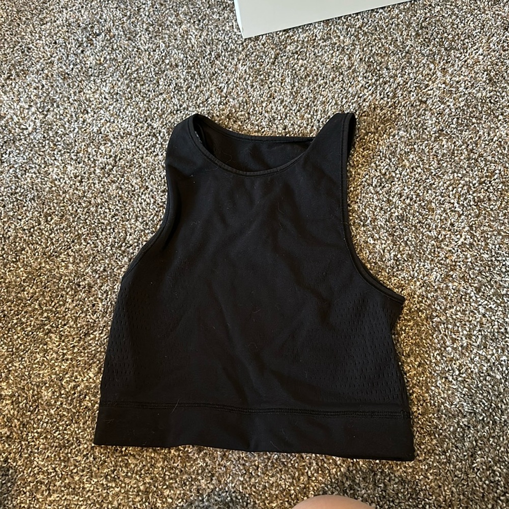 Lululemon black cropped tank with vents